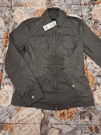 Giubbetto leggero antipioggia sagomato