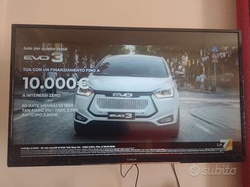 TV a colori Hitachi 43 pollici funzionante ma.