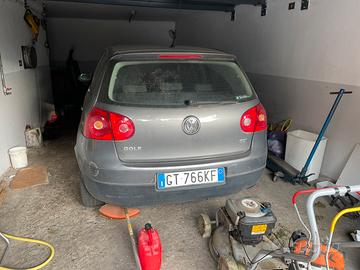 Volkswagen Golf 5 incidentata