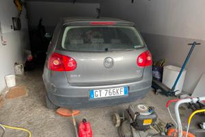 Volkswagen Golf 5 incidentata
