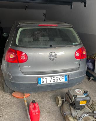 Volkswagen Golf 5 incidentata