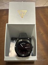 Orologio Guess nero con cinturino in gomma