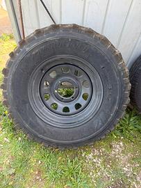 4 cecrhi con gomme per fuoristrada