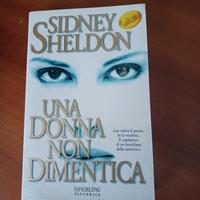 Libro 'Una donna non dimentica' di S.Sheldon