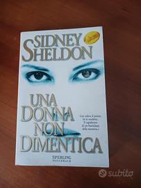 Libro 'Una donna non dimentica' di S.Sheldon