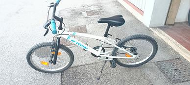 Bicicletta bianca per bambini