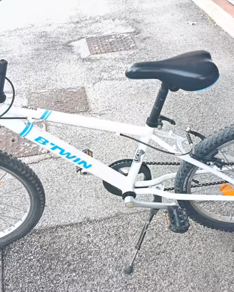 Bicicletta bianca per bambini