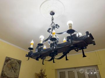 Lampadario Taverna Legno e ferro battuto