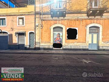 Bottega su Piazza Carmine di Giarre