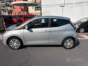 Toyota Aygo 1.0 VVT-i 69 CV 5 porte x-play KM 24.0