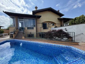 Villa di 170 m² con più di 5 locali a Roma