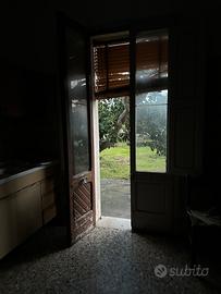 Casa con giardino da ristrutturare