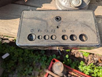 Bilancia antica con pesi