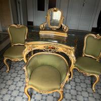 Set antico toilette con specchiera e sedie