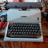 macchina da scrivere Olivetti 82