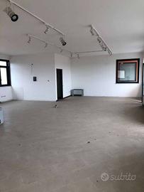 Immobile di 200 m² a Roncello