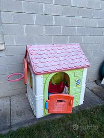 Giochi vari, casetta, scivolo, sabbiera, bici