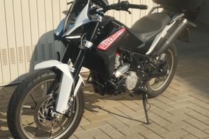 Moto husqvarna 650 enduro stradale