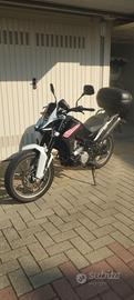 Moto husqvarna 650 enduro stradale