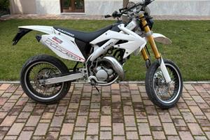 Moto HM 50 derapage