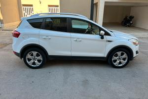 Ford Kuga con gancio di traino