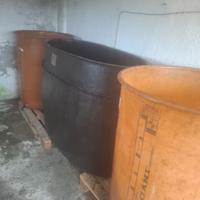 Attrezzatura Enologia: 2 Tini 500L con coperchi + 