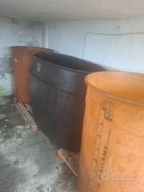 Attrezzatura Enologia: 2 Tini 500L con coperchi + 