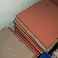 mattonelle rosse, circa 12 mq