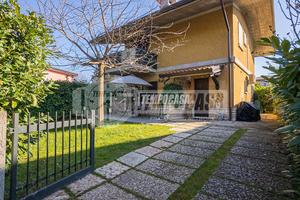 TRILOCALE INDIPENDENTE AL PIANO TERRA CON GIARDINO