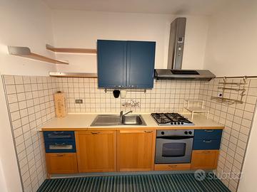 Cucina e frigorifero