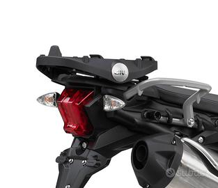 PORTAPACCHI ATTACCO POSTERIORE + PIASTRA GIVI SR64