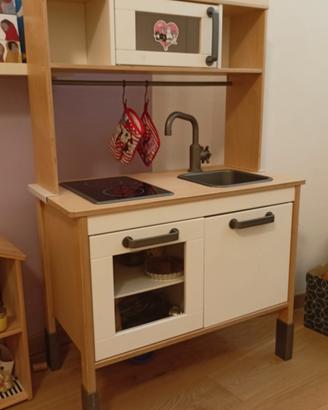 Cucina Ikea per bambini (con accessori inclusi)
