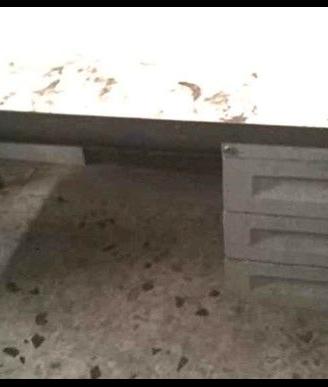 Scrivania vintage con struttura in ferro