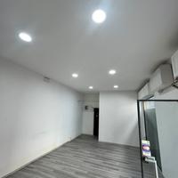 Piccolo negozio/magazzino