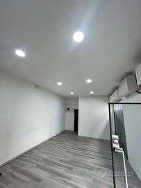 Piccolo negozio/magazzino