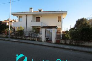 Casa singola divisibile in via Oggiano