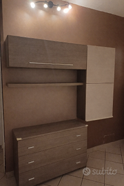 Parete soggiorno moderna con cassettiera