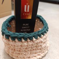 cestino fatto a mano ed olio di mandorle 