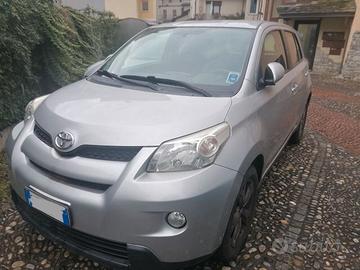 PRIVATO VENDE TOYOTA URBAN CRUISER 4X4