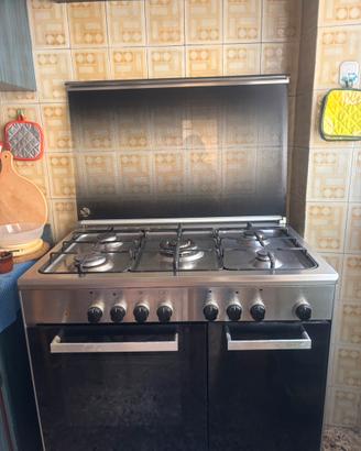 Cucina gas con forno elettrico