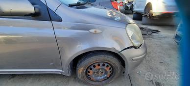 TOYOTA YARIS 2003 - PARAFANGO DESTRO