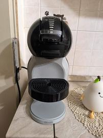 Macchina del caffè Nescafe dolce gusto
