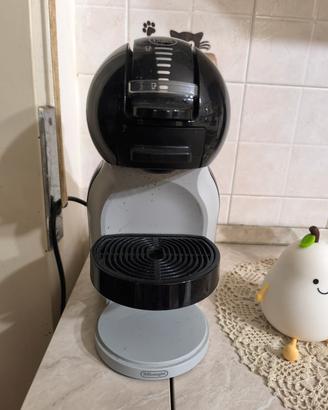 Macchina del caffè Nescafe dolce gusto
