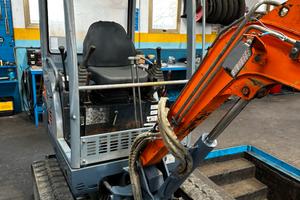 Mini escavatore Hitachi ZX18