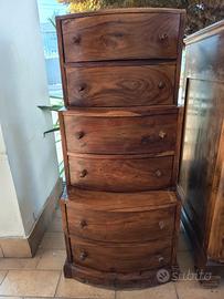 cassettiera in legno massello.