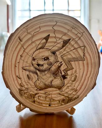 Pikachu su legno naturale