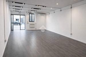 NEGOZIO A REGGIO NELL'EMILIA