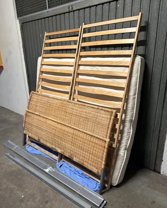 Letto matrimoniale con materasso. Zona Rustica