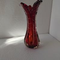 Vaso rosso di Murano sommerso e bullicante