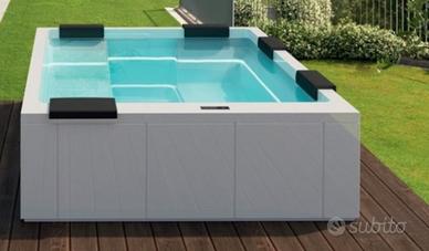 Mini-piscina idromassaggio  usata ricondizionata